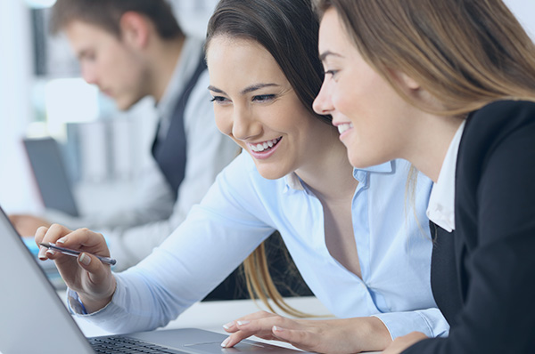 innotask-trabajadoras-de-oficina
